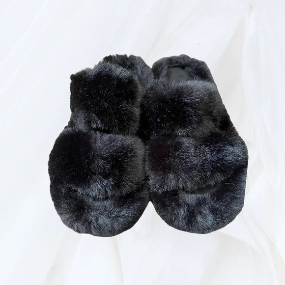 Shoes - Like  new slipper sandals